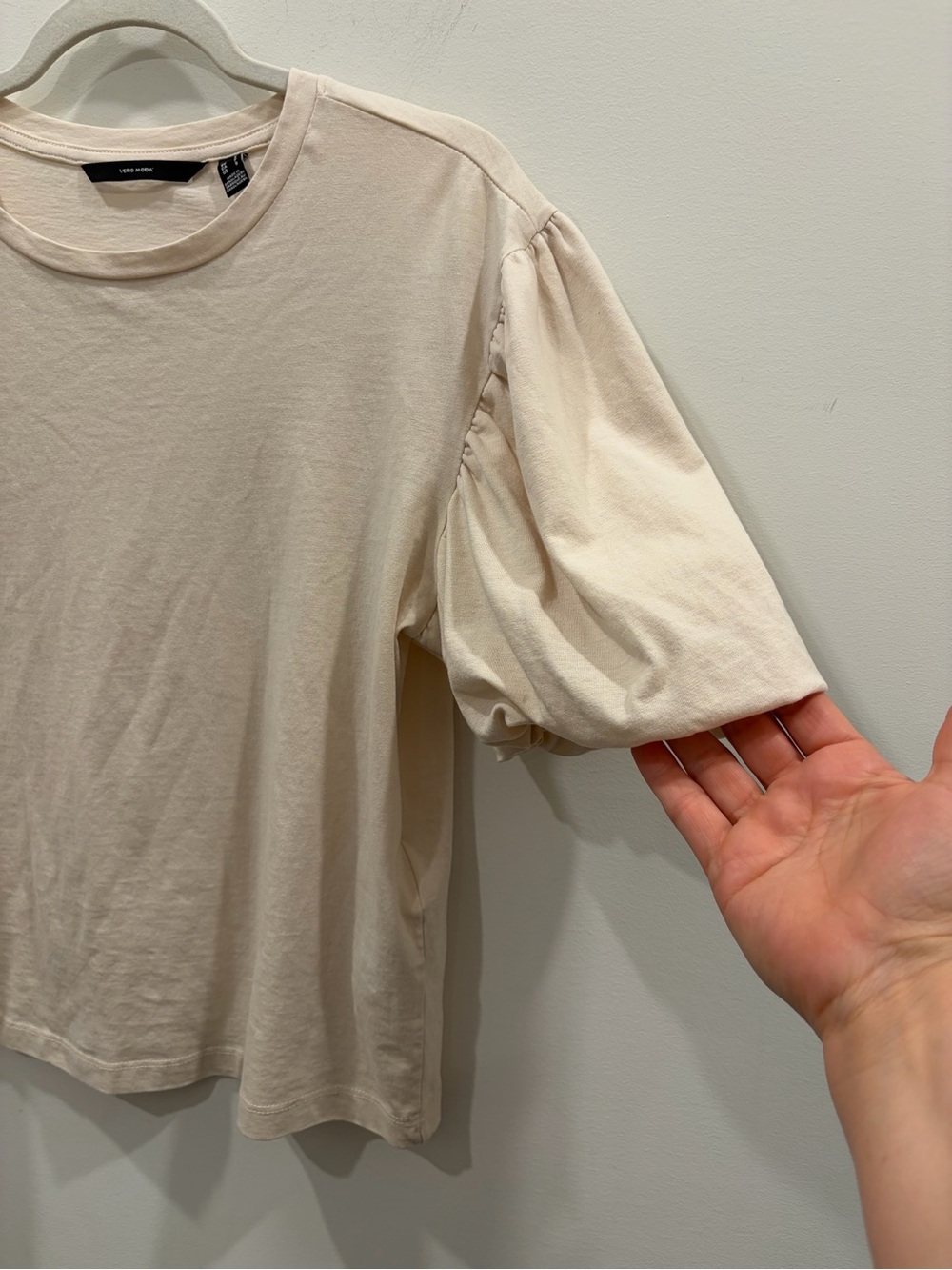 Vero Modo Cream Minimalist Puffer Sleeve organic cotton blend Sm Top Chic core - Picture 4 of 9